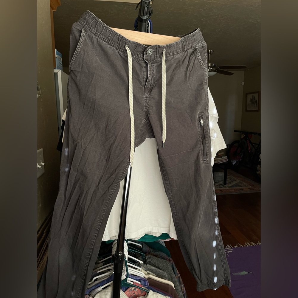Vuori Women’s Ripstop Pants Size medium Charcoal